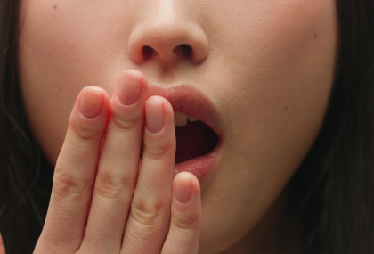 口臭怎麼刷都沒用？醫揭「意想不到真兇」 很多成年人中鏢卻不知道