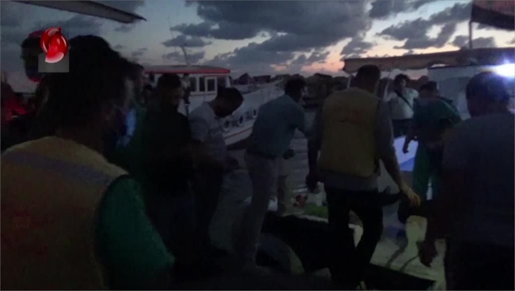 敘利亞外海發生移民船翻覆事故。圖／美聯社、路透社