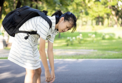 孩子駝背愈來愈嚴重？ 醫揪「真正元凶」：加速脊椎崩壞