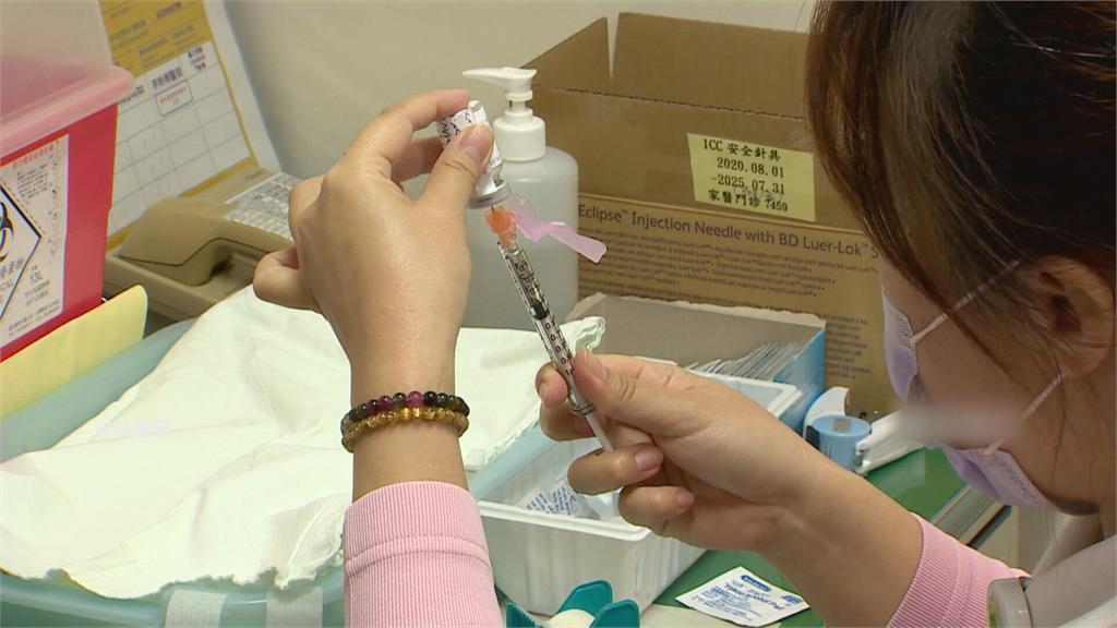 疫苗優先給醫護人員施打，繼續守護第一線對抗疫情。圖：台視新聞