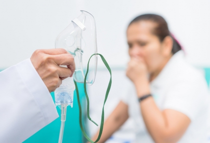 長輩常嗆到是正常老化？專家：當心吸入性肺炎找上門