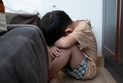 一到上學就喊胃痛？12歲女童就醫才知真相  醫：「4種不適」恐在求救