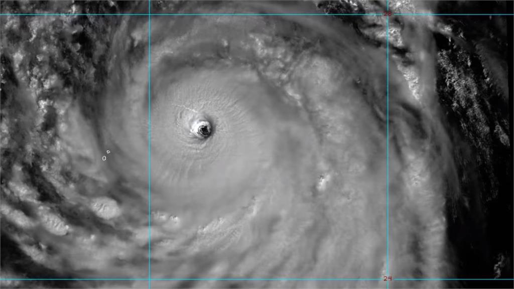 強颱南瑪都颱風眼清澈。圖／翻攝自Facebook@鄭明典