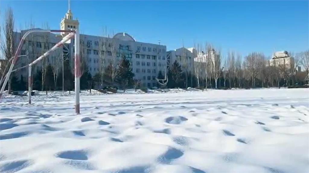 中國黑龍江省漠河市低溫下探零下49.7度。圖：翻攝自微博