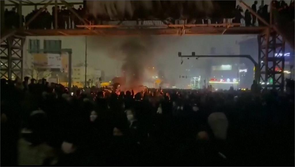 伊朗示威538亡！伊總統批暴亂者受美、以國挑撥 川普評估軍事介入