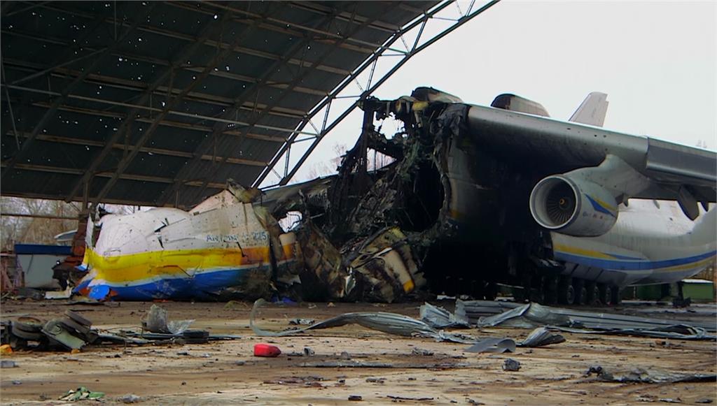 烏軍收復安托諾夫機場，全球最大運輸機全毀「慘不忍睹」。圖／翻攝自AP Direct