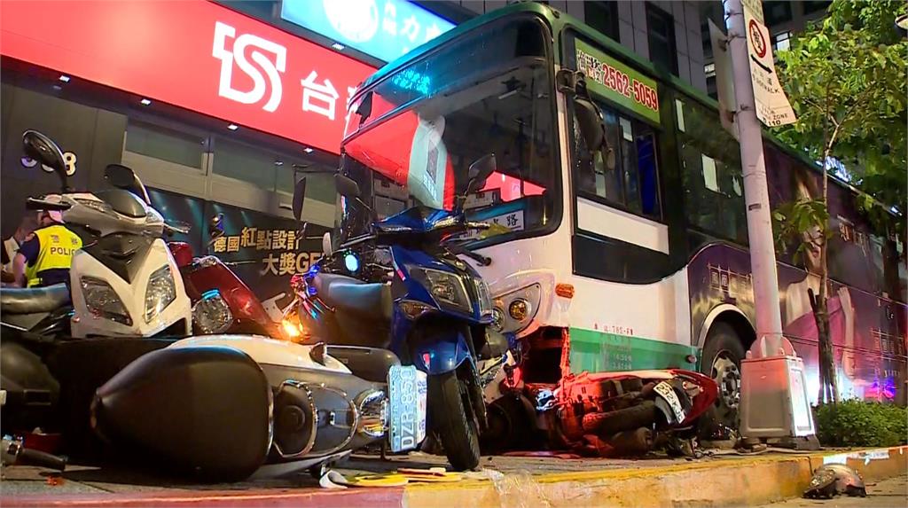 內湖公車死亡車禍事件，駕駛稱自己打瞌睡才釀禍。圖：台視新聞