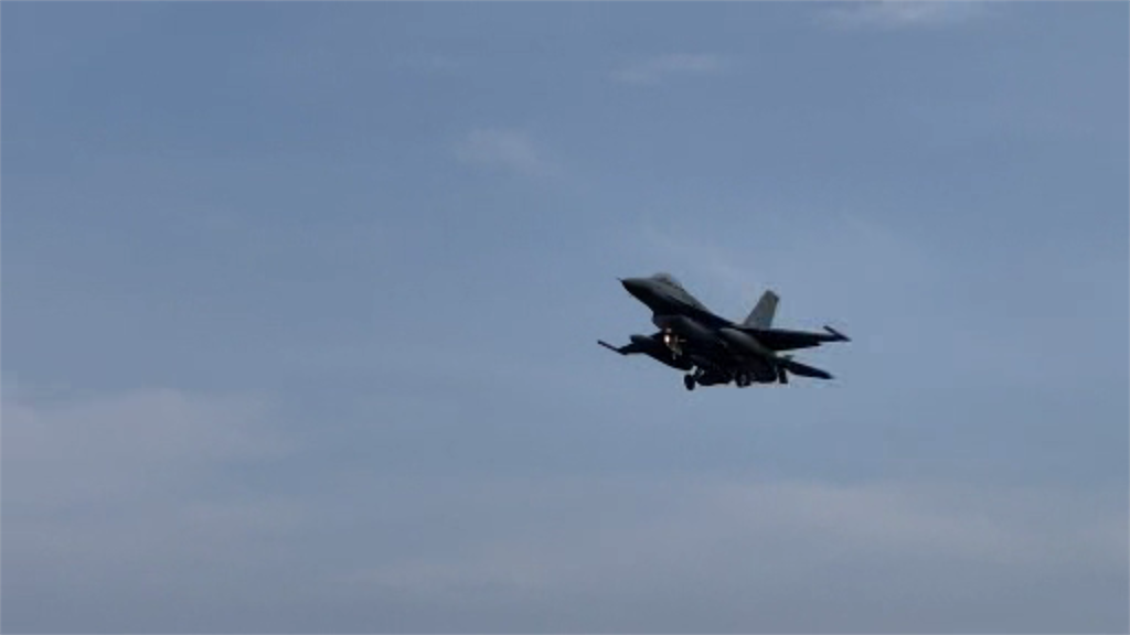 第三批F-16A、B型戰機返台。圖／台視新聞