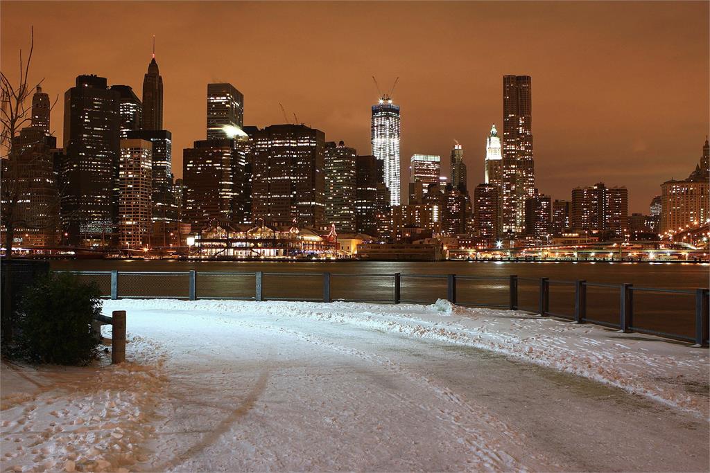 紐約市今年冬天只有間歇性雪花飄飄而已，不算是下雪的天數長達323天。示意圖／翻攝自Pixabay@PublicDomainPictures