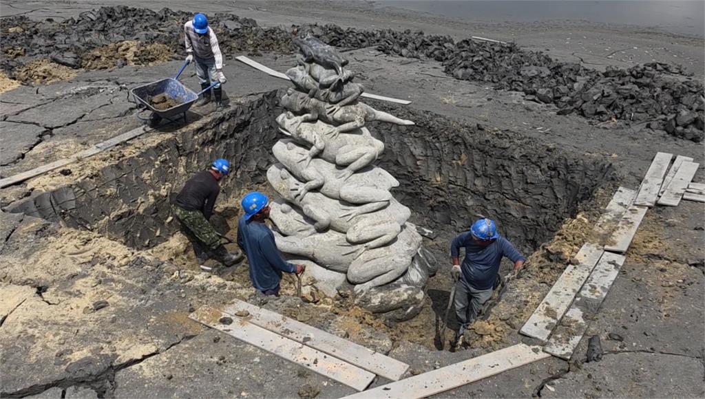 水情吃緊！日月潭「九蛙疊像」完整露出水面 上次全露面是5年前