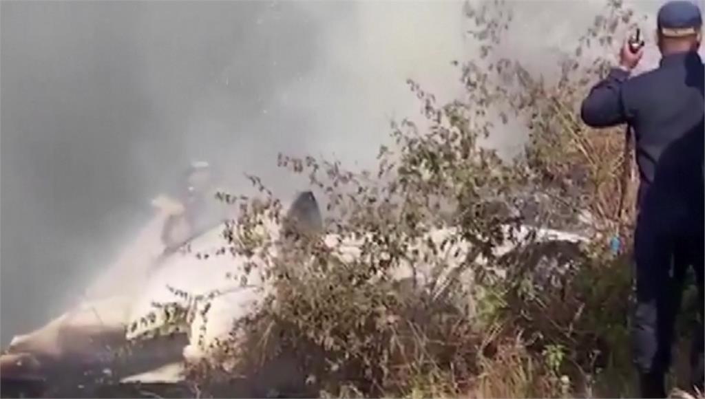 尼泊爾一架國內線客機在接近目的地時墜毀。圖／路透社、CNN