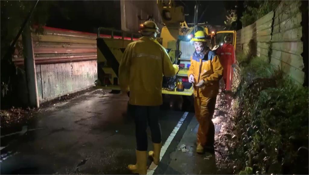 台電饋線跳脫導致桃園龜山千戶停電。圖／台視新聞
