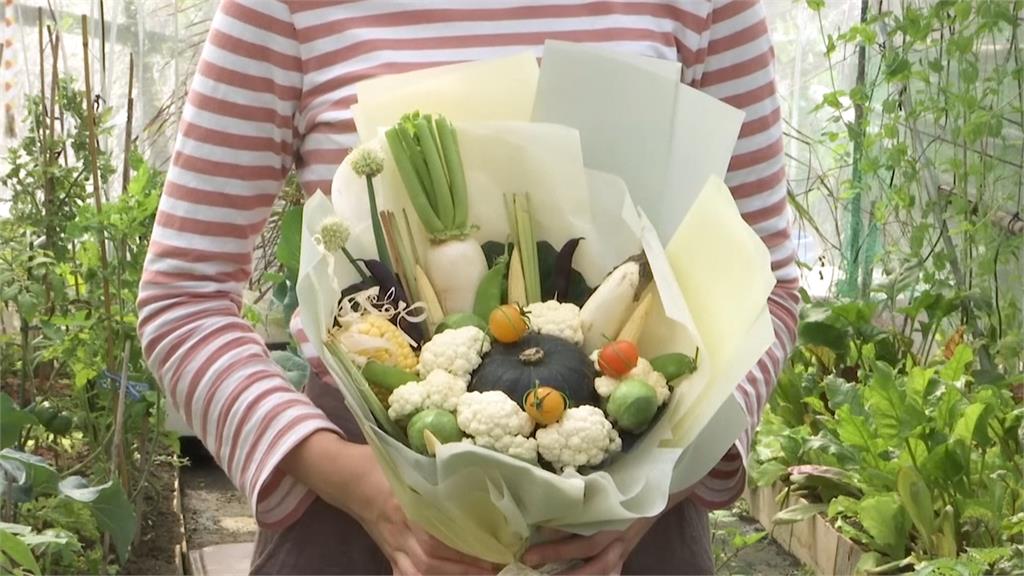香港有機農場在情人節推出「蔬果花束」。圖／翻攝自AP Direct