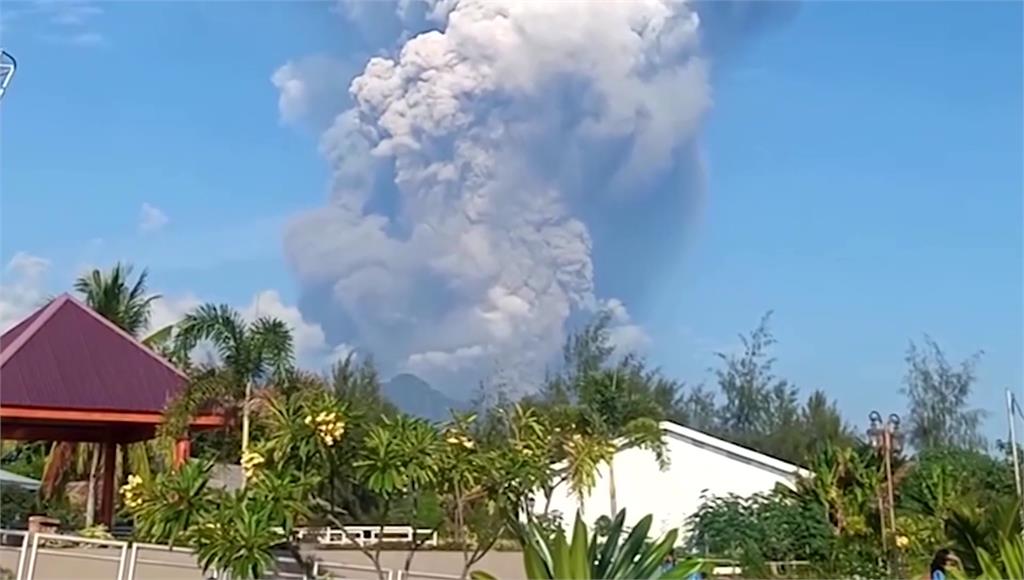 印尼哈馬赫拉島火山噴發 登山客不甩禁令強登釀3死