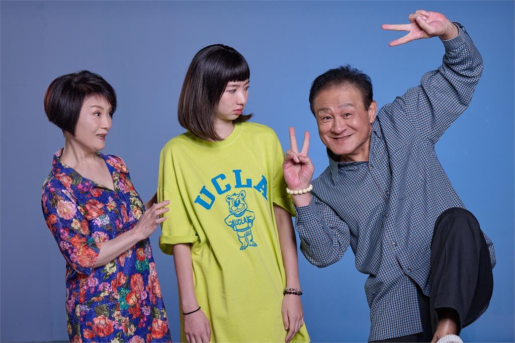 （左起）陳瓊美、林玉書、陳慕義，祖孫三人劇中感情很好。圖／台視