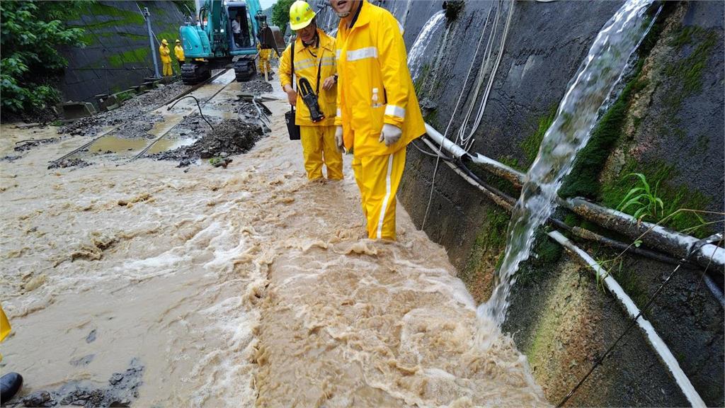 豪大雨影響土石流加劇 台鐵今24時前南迴線列車停駛
