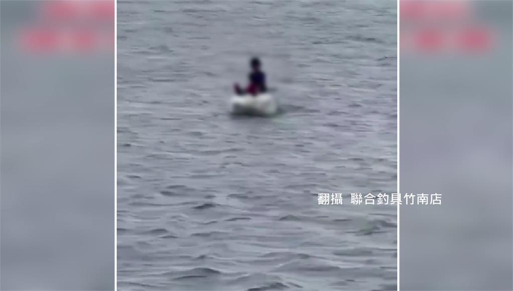 苗栗小四童蹺課撿保麗龍「海上漂流」3公里遠 釣客見狀急報案