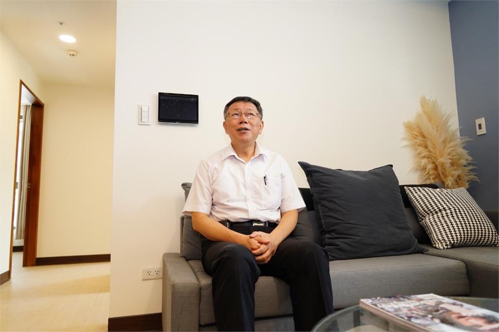 台北市長柯文哲前往東明社宅參觀。圖：北市府提供