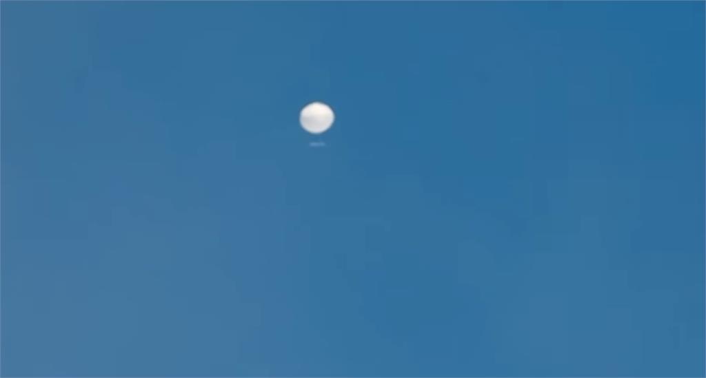 氣象局長PO出不明氣球出現合歡山上空的照片。圖／翻攝自鄭明典臉書