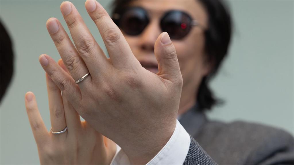 金曲歌王蕭煌奇升格人夫！甜曬婚戒照片閃瞎眾人