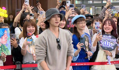 日本男神山下智久來了！落地松機帥氣爆表 與粉絲大合照誠意滿滿