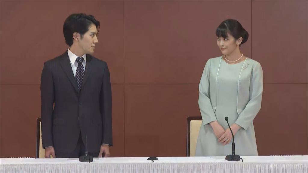 真子與小室圭終於完成婚事，真子也冠上夫姓成為平民。圖：AP