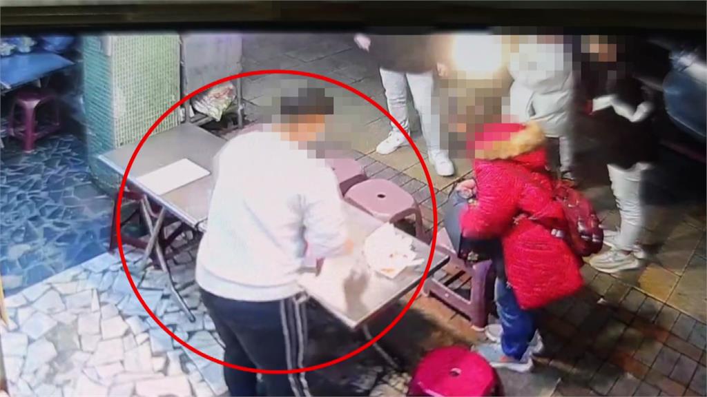 基隆小吃攤工讀生遭擄！3嫌持刀槍逼問友下落 問3小時未果丟包