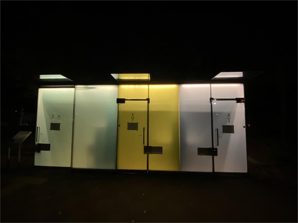 日本澀谷「透明公廁」傳功能故障。圖／翻攝自推特@yuki_12hsm