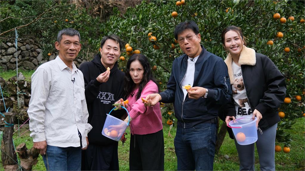 《雙星家遊團》余祥銓、薔薔攜父母同遊 李亞萍久違出門 薔爸遭吐槽