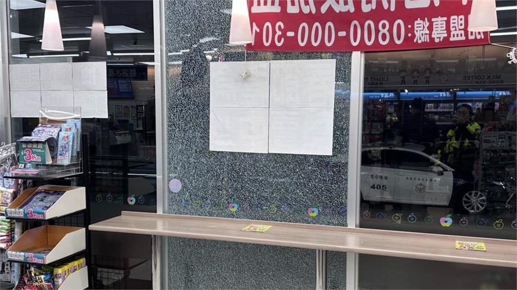 屏東一間超商疑遭開槍！整片玻璃破碎 驚見「5毫米彈孔」