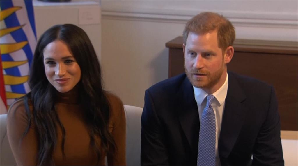 英國哈利王子跟妻子梅根接受名嘴歐普拉專訪。圖：AP（資料照）