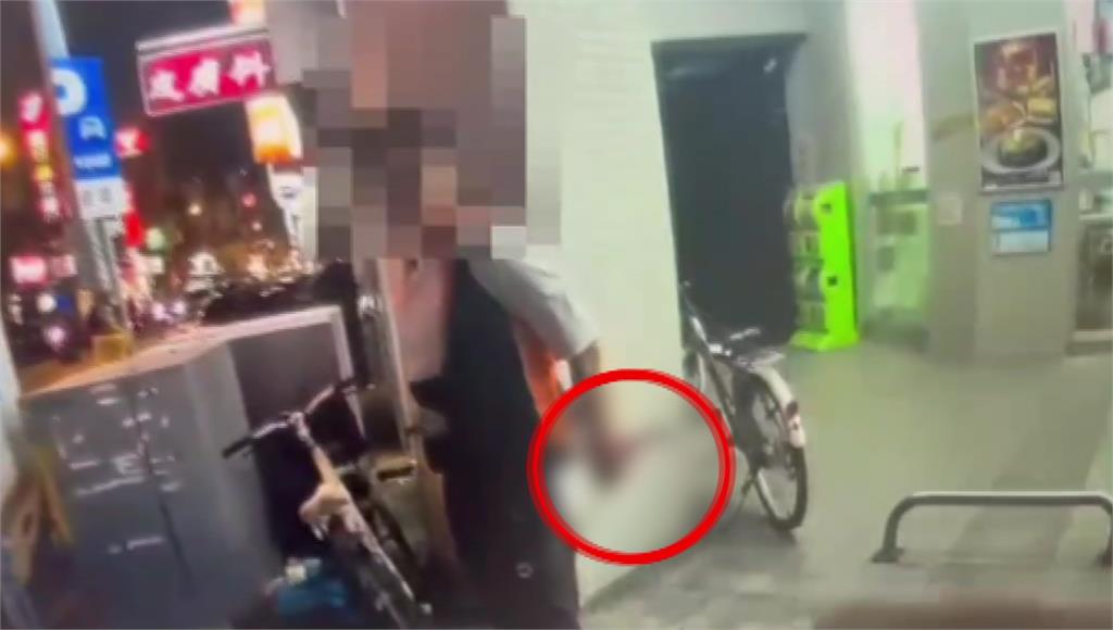 全民警戒！彰化鬧區男手持鐮刀 警火速到場