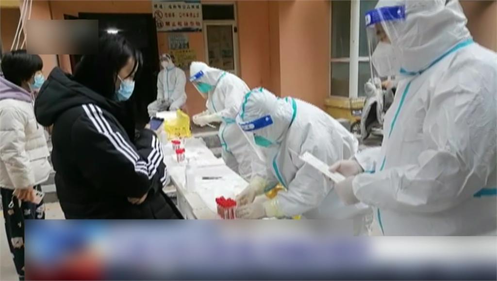 中國新一波疫情持續擴散，地方政府加強篩檢和疫調，遭批浪費錢又擾民。圖／翻攝自CCTV