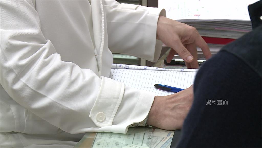 慢性咳嗽找不到原因 醫靠「握手」揪出肺癌、皮肌炎