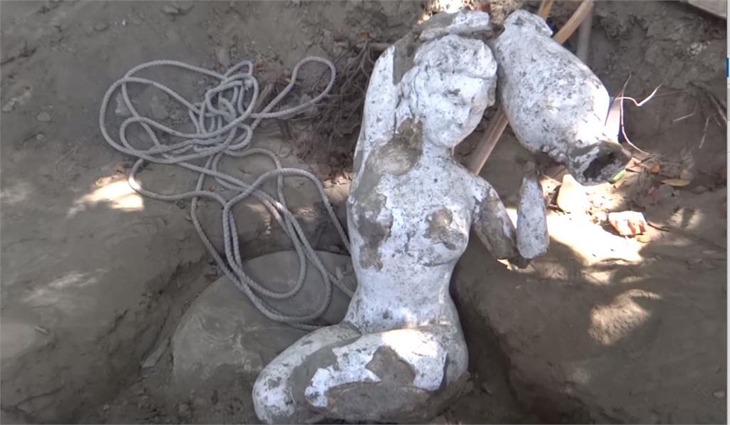 「倒水美人」泥塑雕像今年3月出土。圖／台視新聞（資料照）