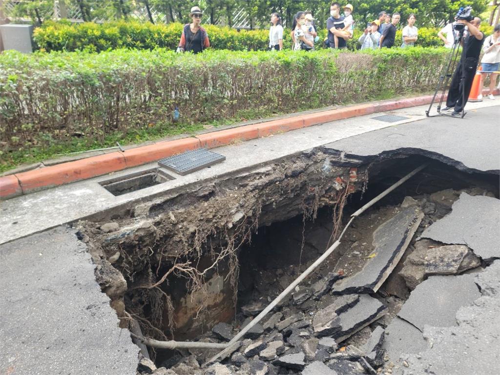 北市再現天坑！  赤峰街陷落「三米大洞」