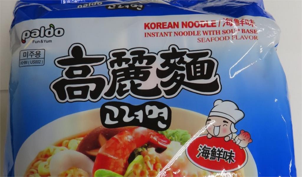 韓國出口「高麗麵 海鮮味」的配料包，驗出禁用致癌物「環氧乙烷」殘留。圖／食藥署提供
