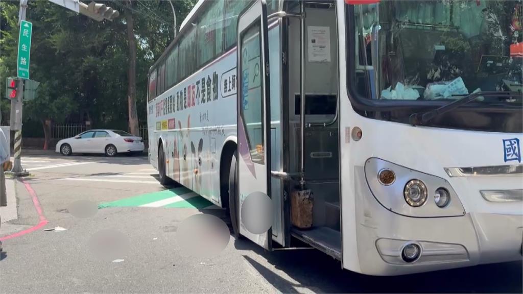 新加坡婦來台觀光遭客運輾壓 當場OHCA搶救中