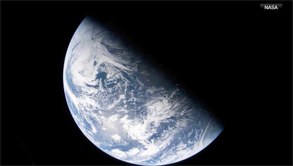 太美！阿提米絲2號前進月球 回傳首張地球照