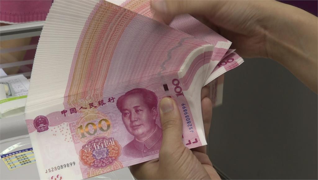 中國反封控示威，市場不安情緒衝擊人民幣貶值。圖／非凡新聞