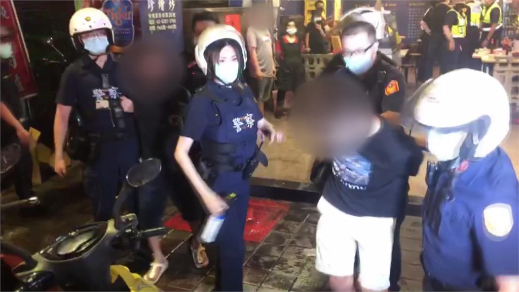 新北首例違反禁聚令，10人打架遭警察逮捕開罰。圖／台視新聞
