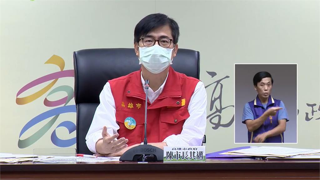 針對兩名未滿18歲的護專生已接種疫苗，陳其邁坦承行政人員有疏失。圖／台視新聞