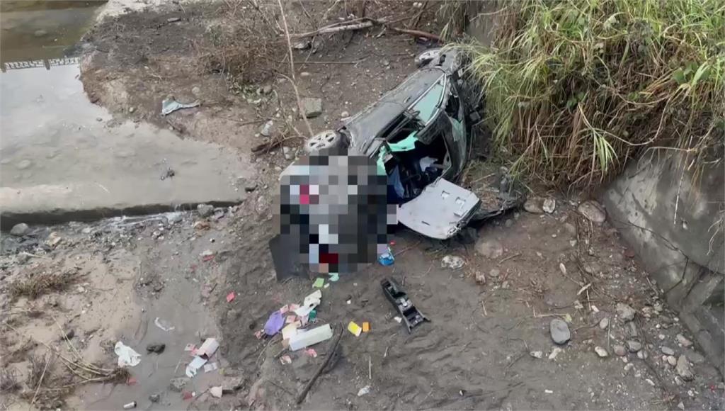 花蓮七星灣大道轎車墜落駕駛搶救不治 身份是知名食品集團董座