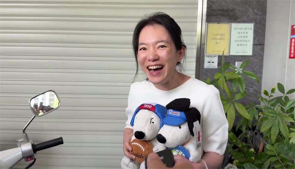 七夕收到史努比！ 陳幸妤燦笑喊超可愛曝「家裡排一整排」