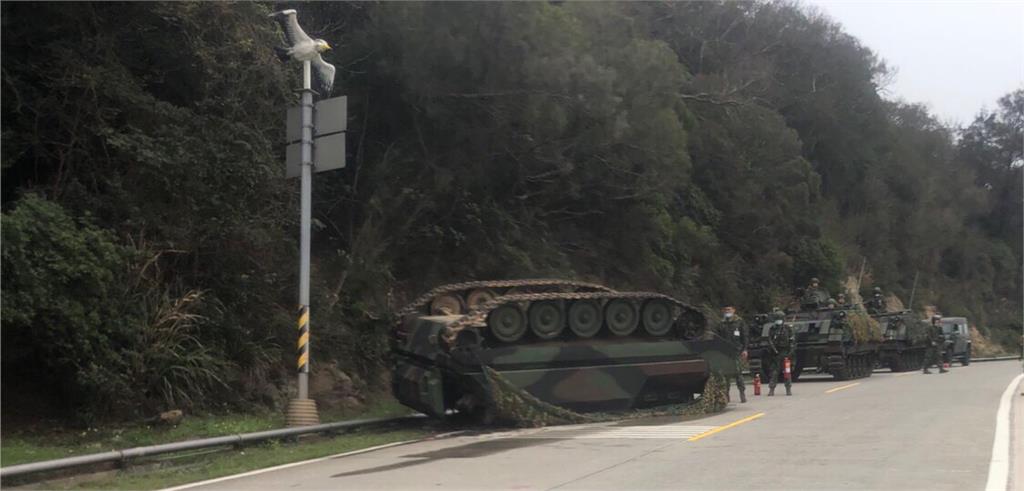 馬祖驚傳裝甲車翻覆。圖／台視新聞