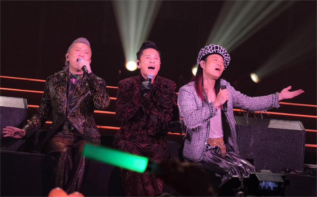 草蜢18日在台北小巨蛋舉辦演唱會。圖／翻攝自Facebook@sobosssoboss