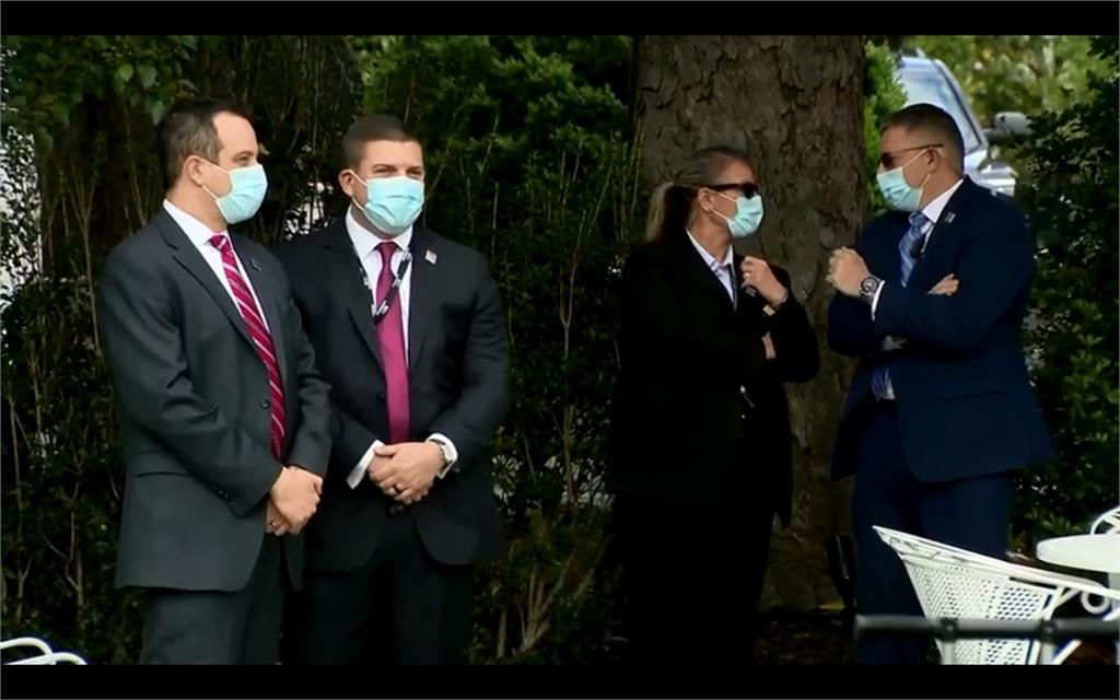 川普下令西廂工作的幕僚需全天配戴口罩。圖：翻攝自路透社