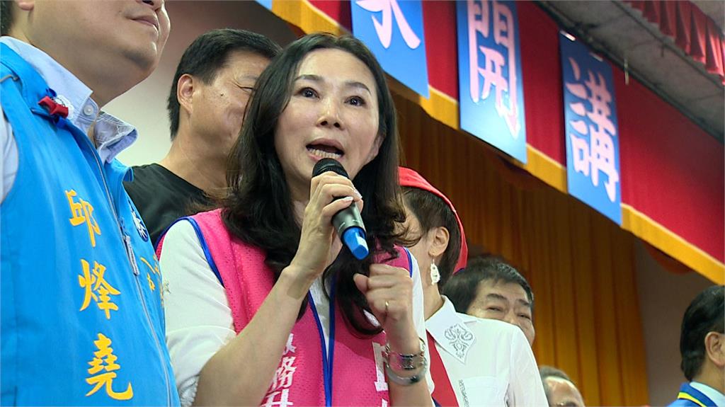 新北拜票趴趴走 李佳芬代夫出征拚大選