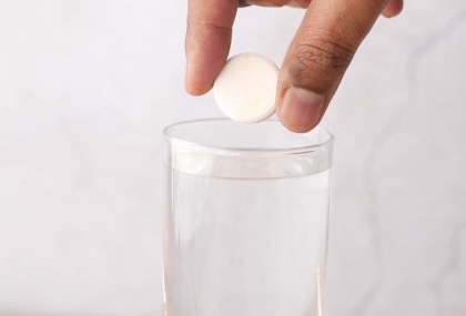 他「吞維他命C發泡錠」呼吸困難送急診！醫示警「1吃法」恐致命