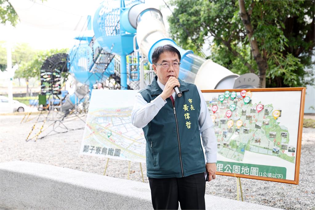 華德公園雙塔溜滑梯竣工視察。圖／台南市政府提供